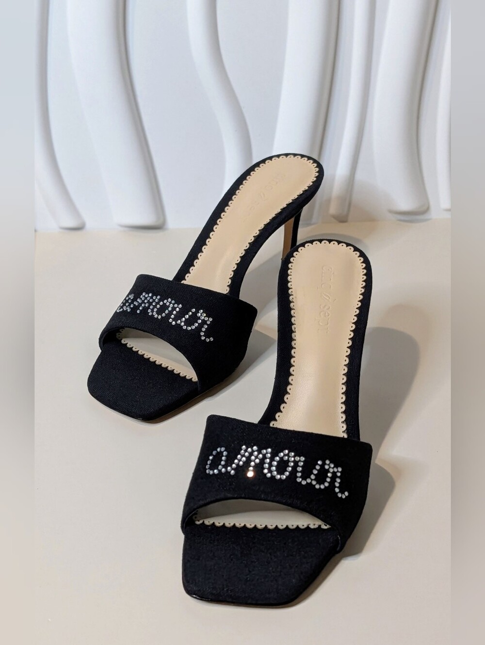 Cinq à Sept June Heatset Crystal Amour Mule Sandals Black NIB Size 7